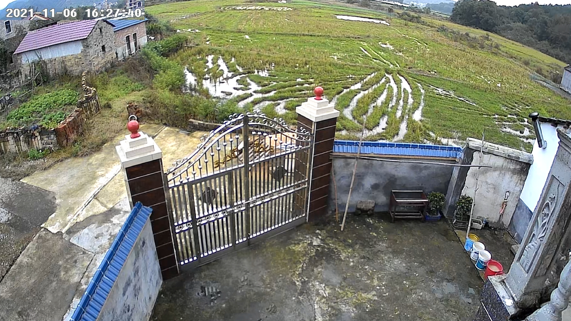 小米墙挂式监控摄像头,1台监控摄像头连接二台录像机