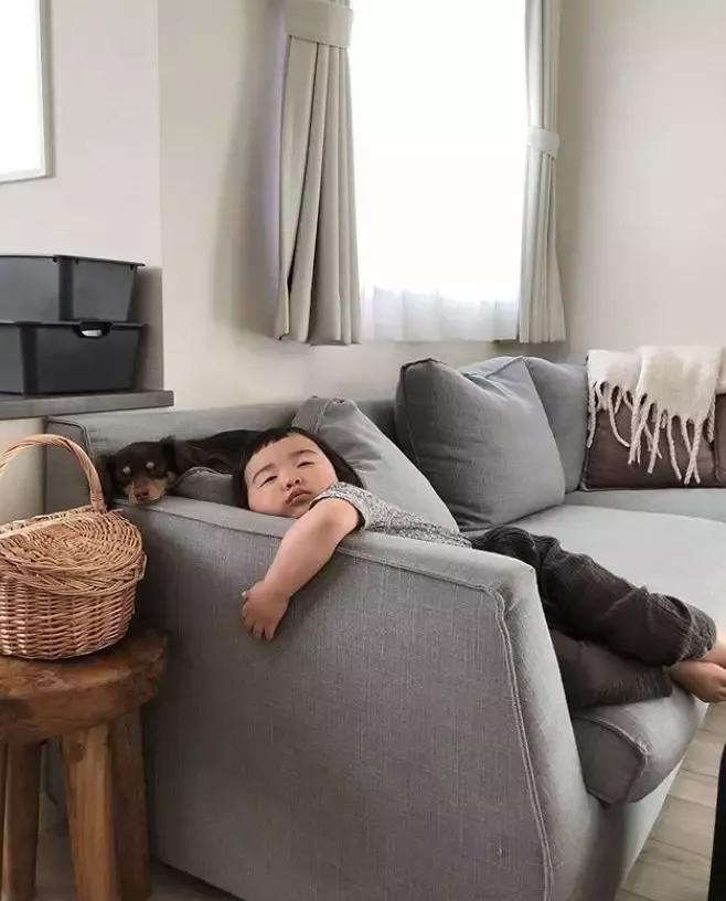 晒女儿搞怪丑萌照,亲妈狂晒女儿丑照