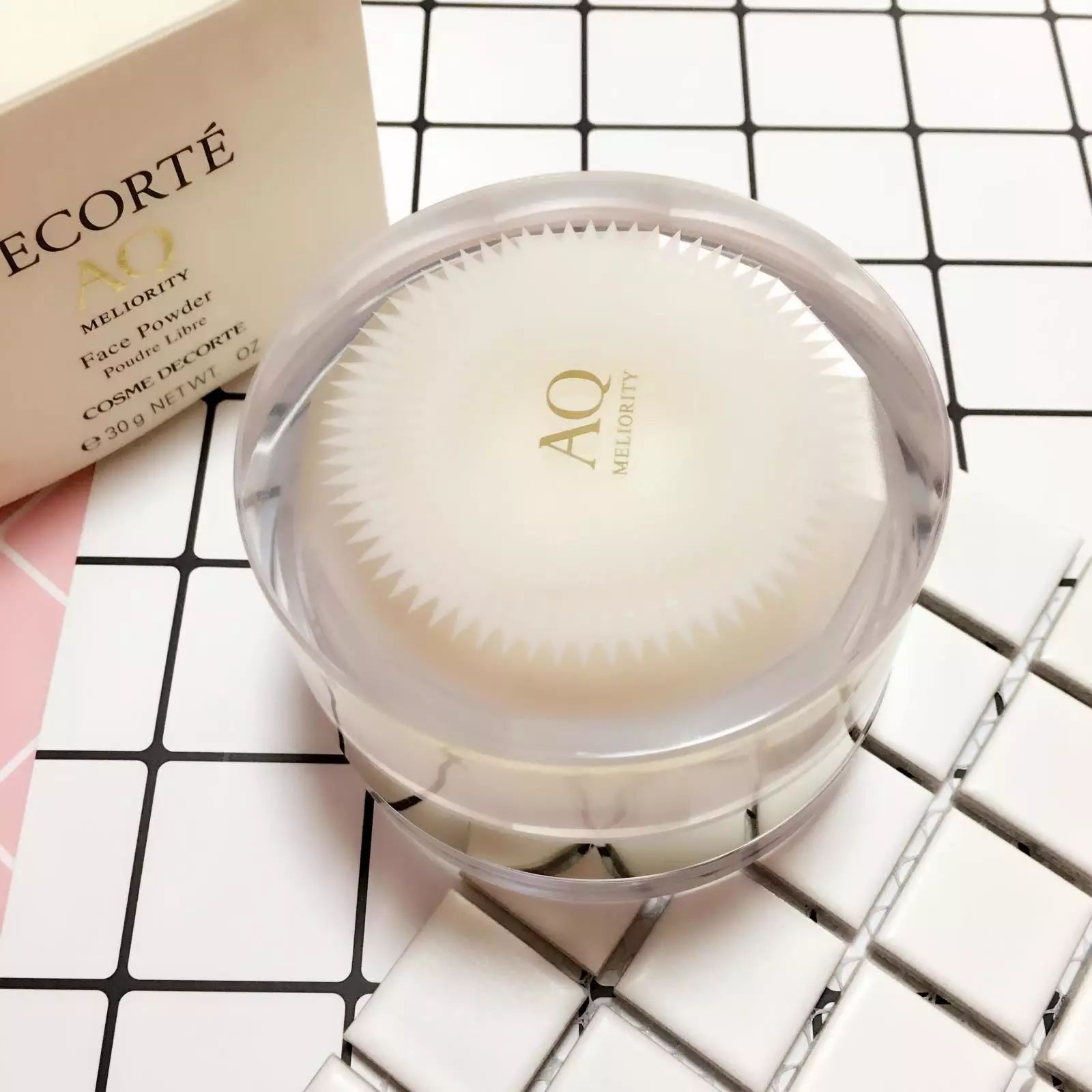 蜜粉和散粉不一样吗,蜜粉散粉粉饼的区别和使用