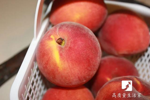 洗桃子去桃毛的好办法,如何快速去除桃子的毛