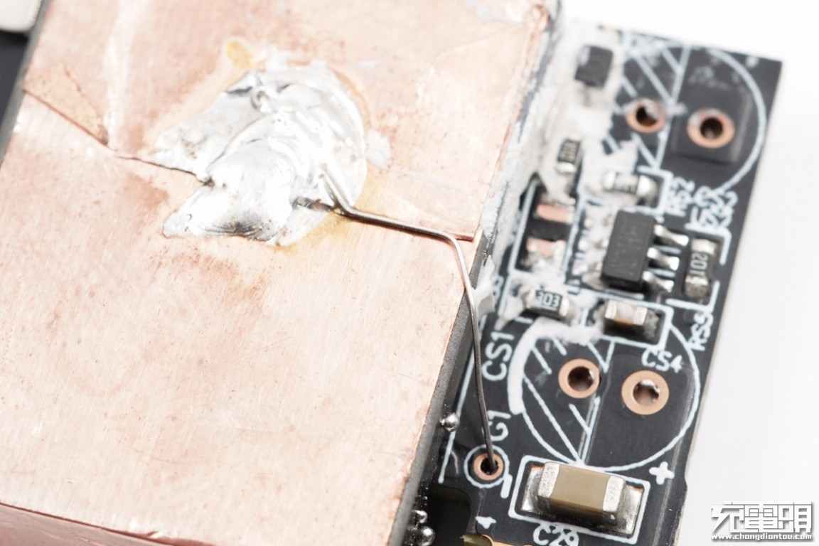 联想口红氮化镓充电器,联想氮化镓充电器对比测评