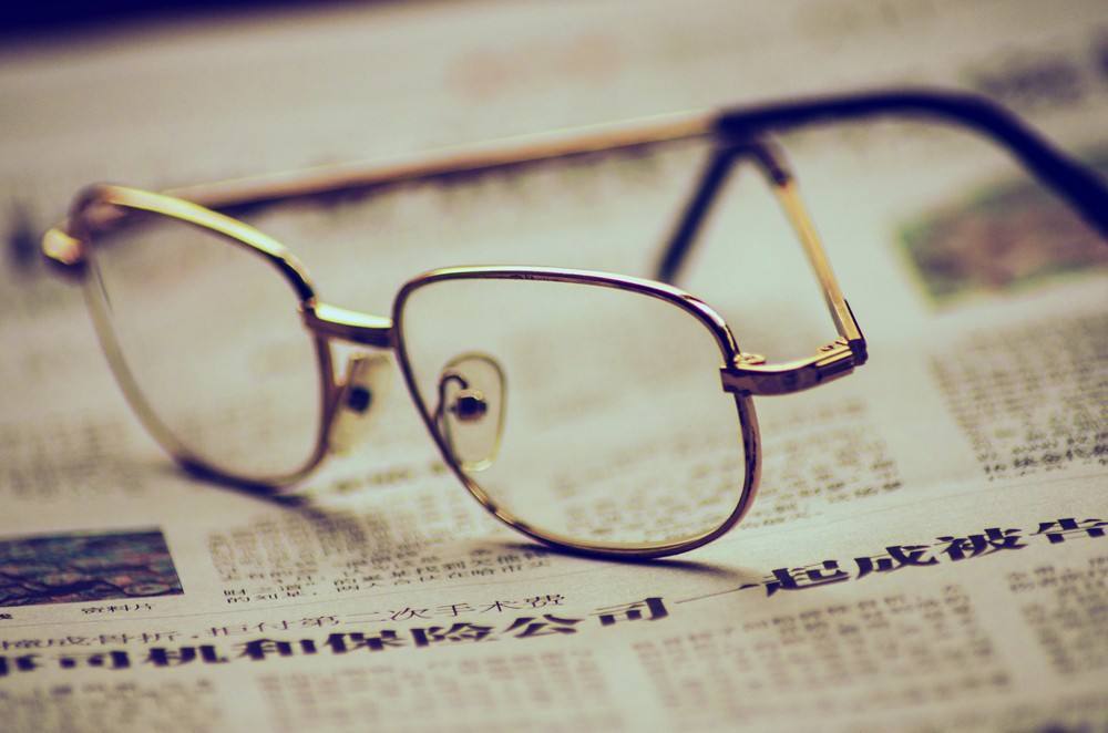 眼镜脏了不要用镜布擦,眼镜脏就一定要洗吗