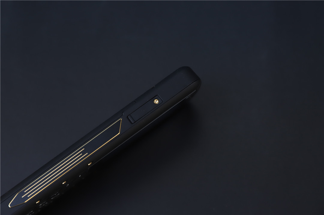 agmm9三防老人手机,agm三防手机暴力测评