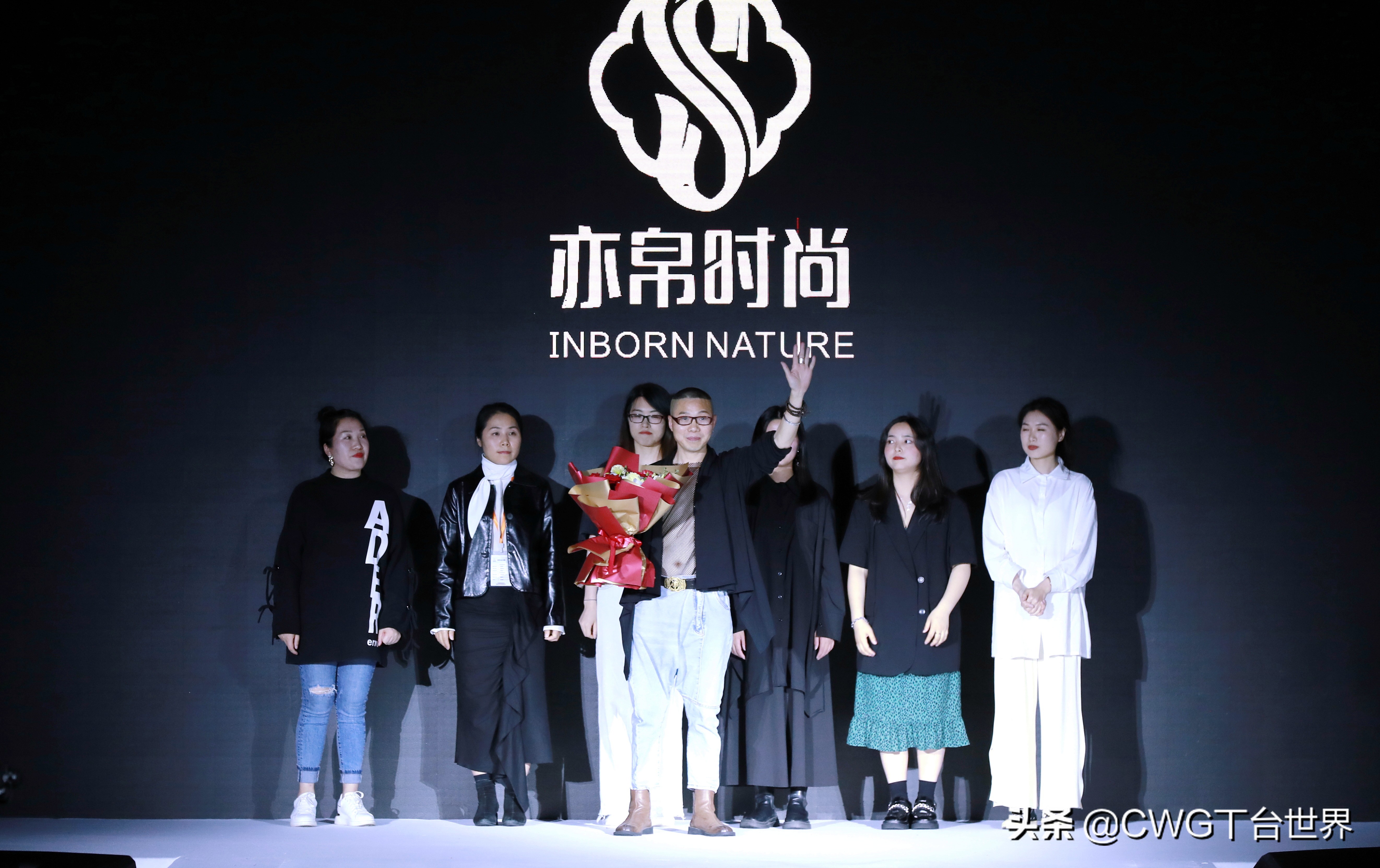 亦帛时尚羽绒服是品牌吗,亦帛时尚2021冬羽绒服发布会