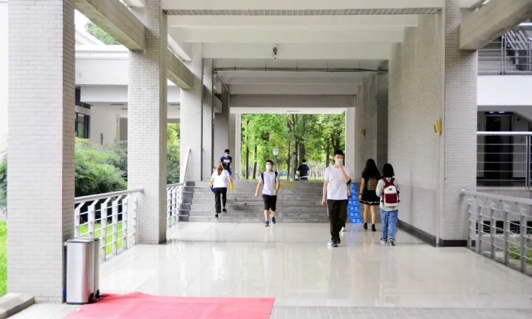 回顾：全面线下复课第一周，这依旧是你熟悉的西财课堂！