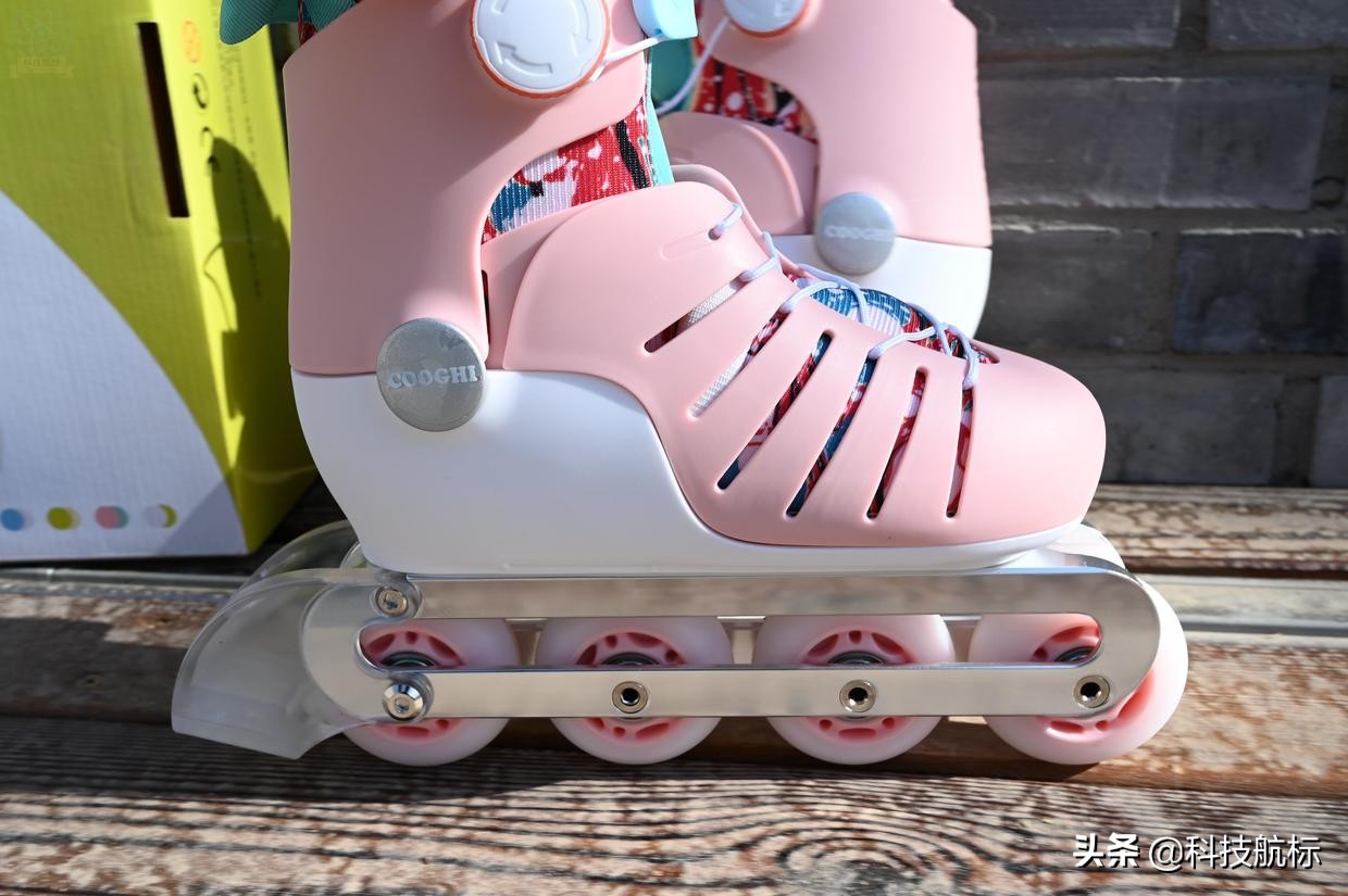 轮滑初学儿童版轮滑鞋,比较适合儿童用的轮滑鞋