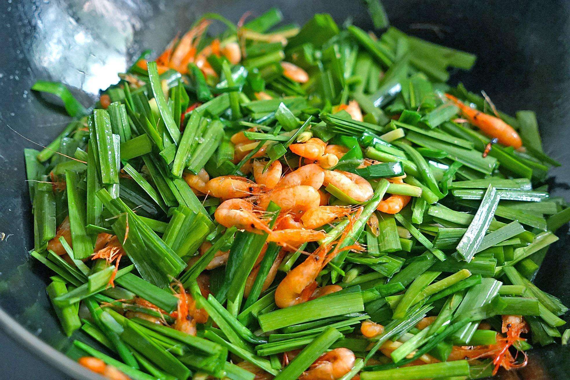 徐州好吃的辣子鸡和韭菜炒河虾,美食家常菜韭菜炒河虾太好吃了