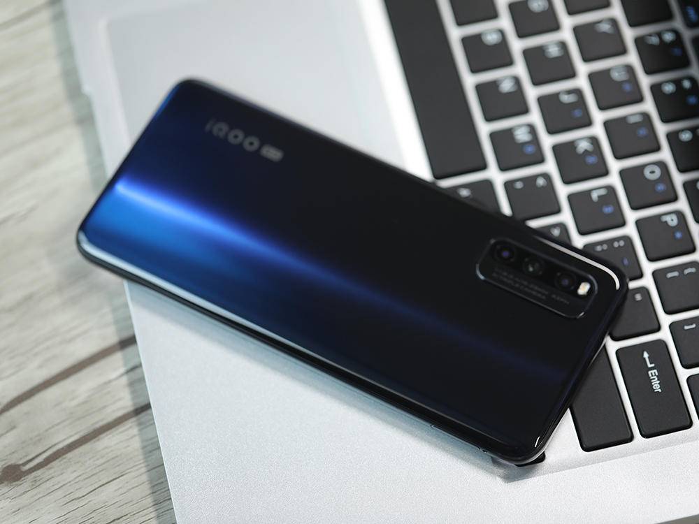 iqooz1是2000元的最强手机吗,iqooz1拍照直出4800万