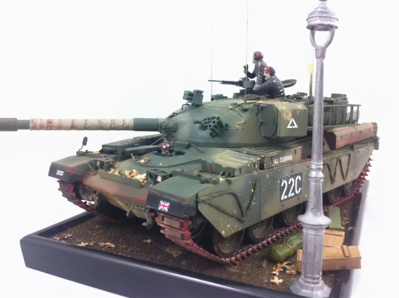 如何做一辆逼真的坦克模型？这些步骤必不可少，连餐巾纸都有奇效