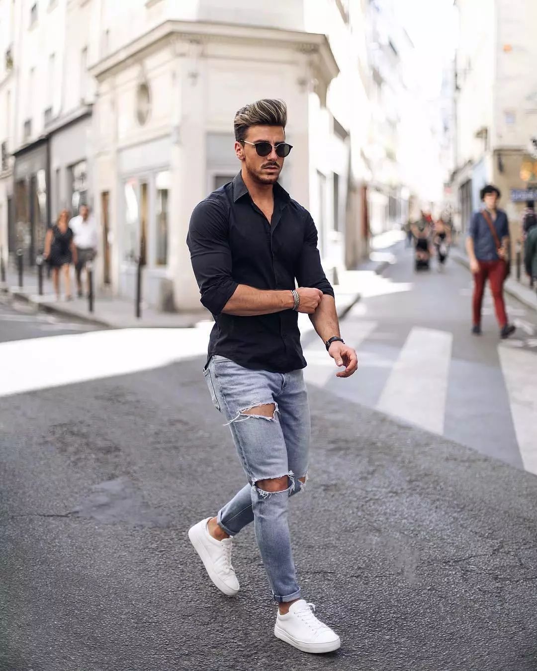 低调的黑色衬衫，应该怎样穿？