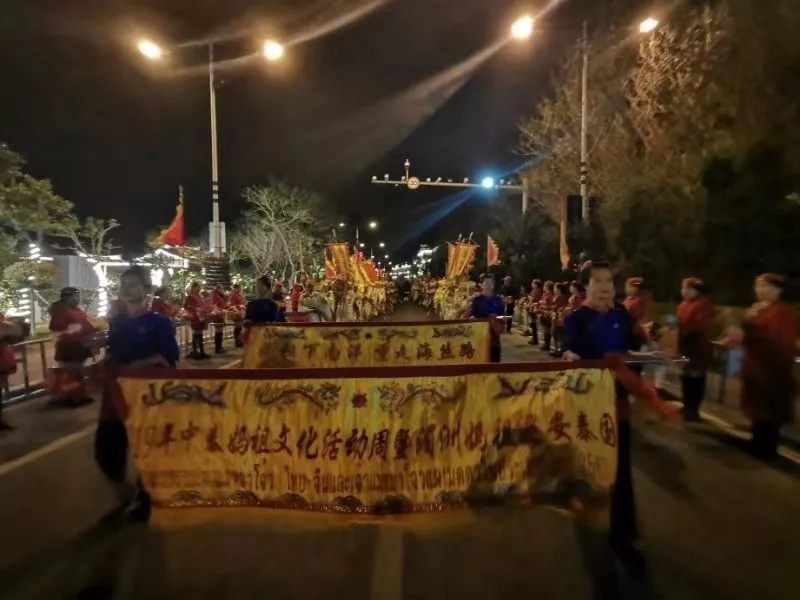 湄洲妈祖巡按回銮安座仪式,湄洲岛烟花璀璨迎接妈祖金身回銮