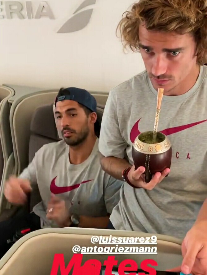 格列兹曼接过苏神递上的马黛茶，尴尬的喝了一口后瞪大了眼睛