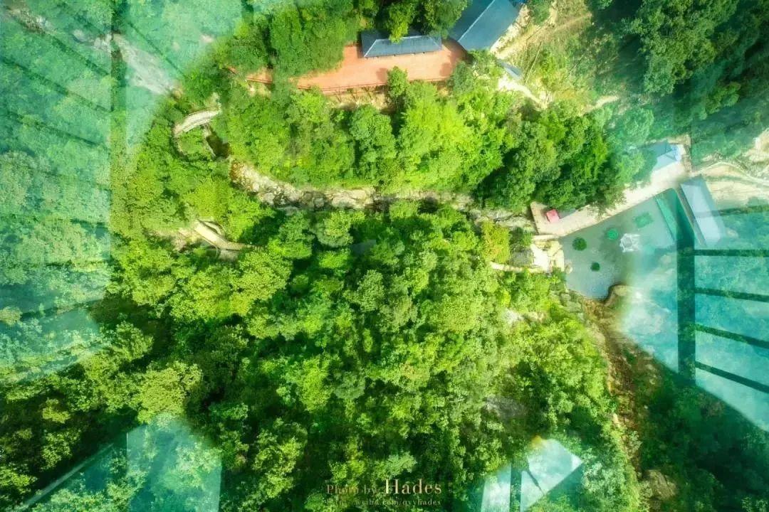 网红玻璃桥悬崖秋千,网红旅游打卡玻璃滑道