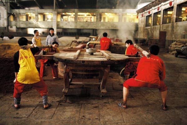 白酒年销售额过100亿的企业,白酒销量第一名泸州