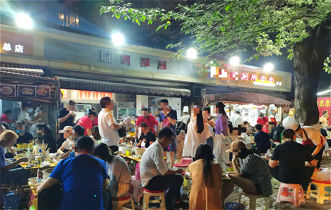 成都很火的串串网红店,成都生意火爆的串串