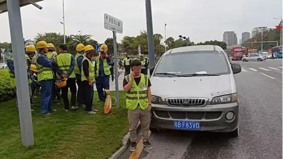 春运车站滞留百万人,春运车厢最多挤多少人