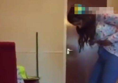 男子为成网红，在女友卫生棉上涂辣椒水，女友的行为让奶奶嫌弃