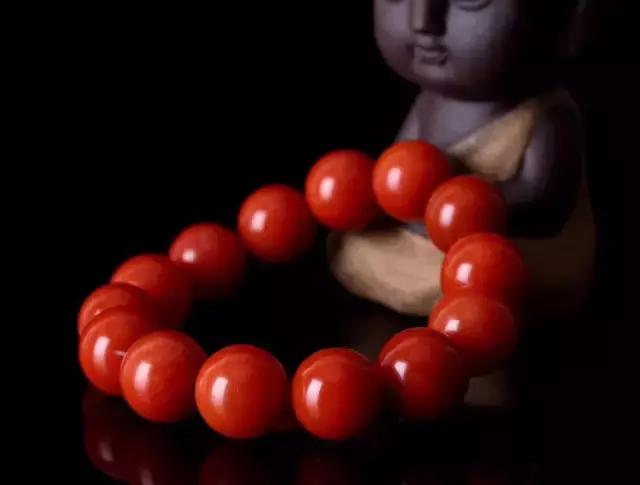 男人戴南红是不是娘,男生戴南红图文