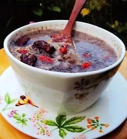 长时间不排便或少量排便,早晨不排便等于抽了十根烟