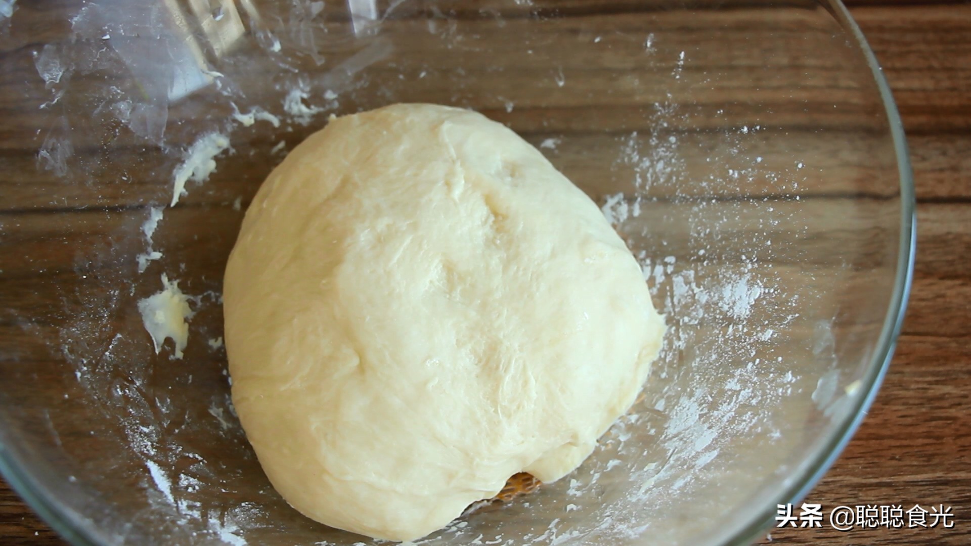 油条怎么炸没有酵母粉,炸油条什么面粉炸出来最酥脆蓬松