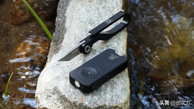 野外必备EDC，一把刀+一个手电，防尘防水耐摔，自己就能去冒险
