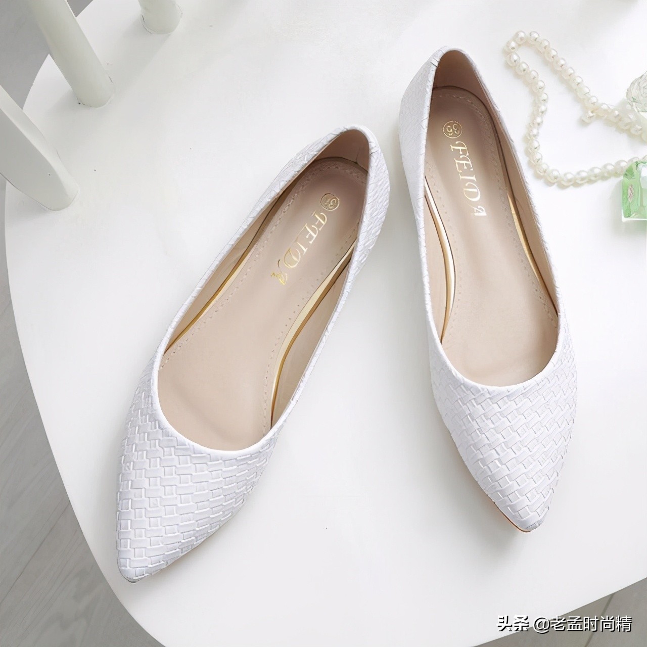 百搭气质平底单鞋防滑,适合冬天穿的平底小白鞋女