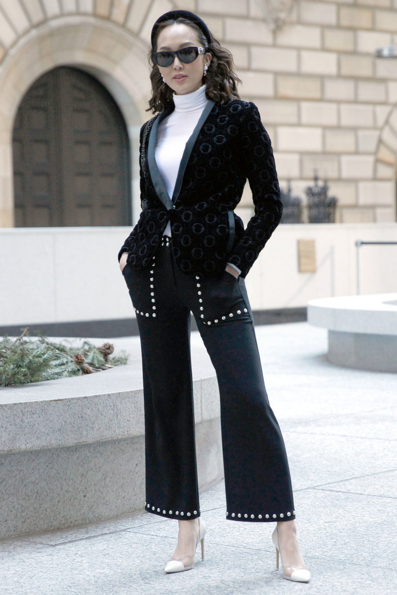 丝绒面料怎么穿才好看 (丝绒复古面料诠释时尚新定义)