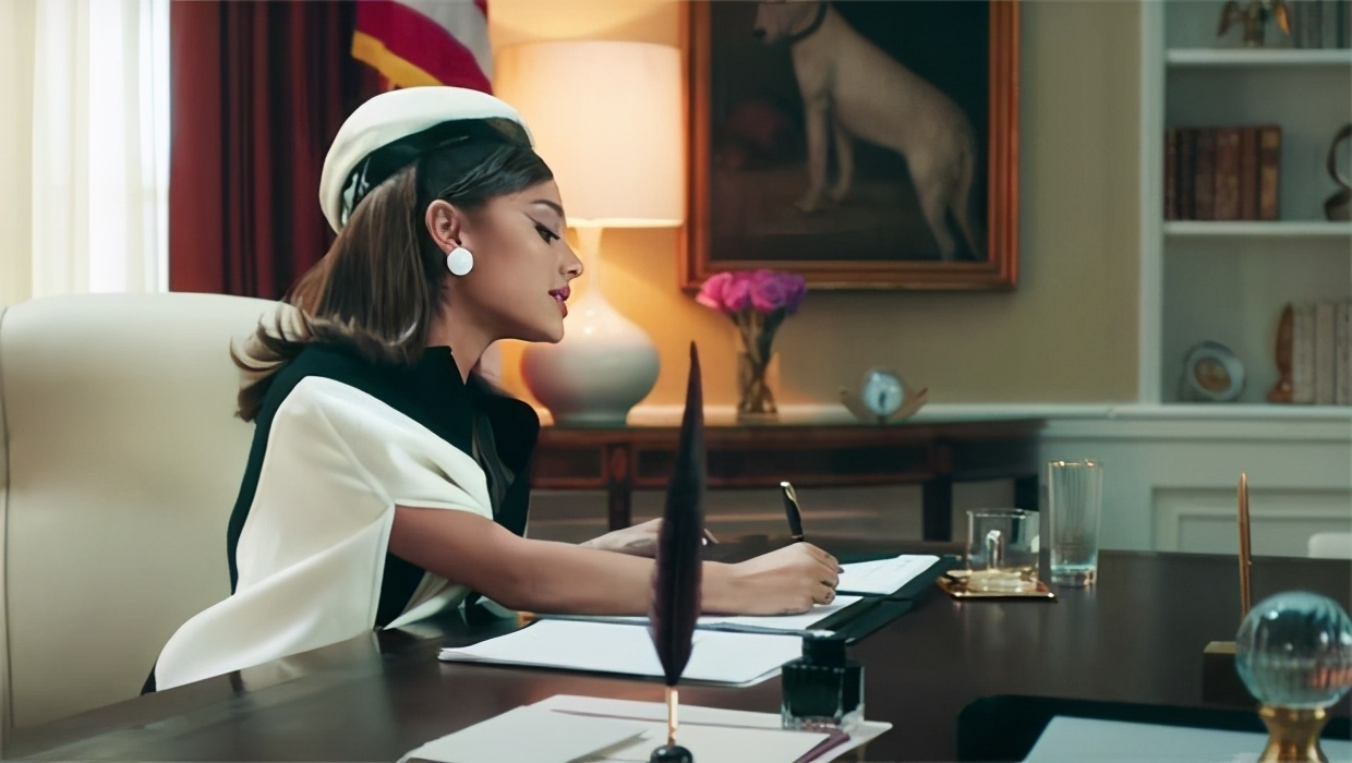 阿丽亚娜超级性感的新视频，是给大家一个礼物，现还在排行榜之上