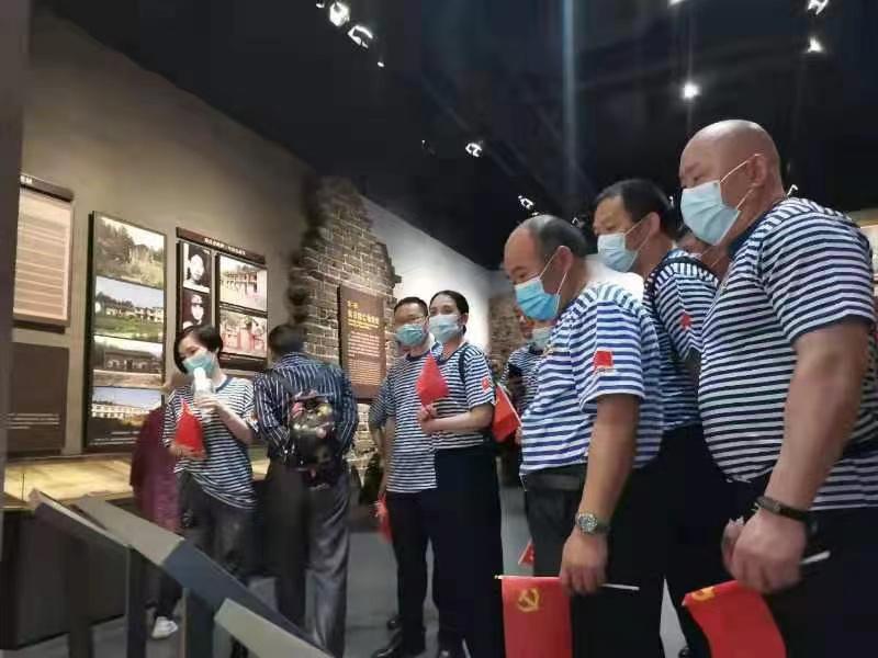 长沙融通长城宾馆有限责任公司*党**支部组织全体员工开展“踏寻伟人足迹，传承红色基因”主题活动