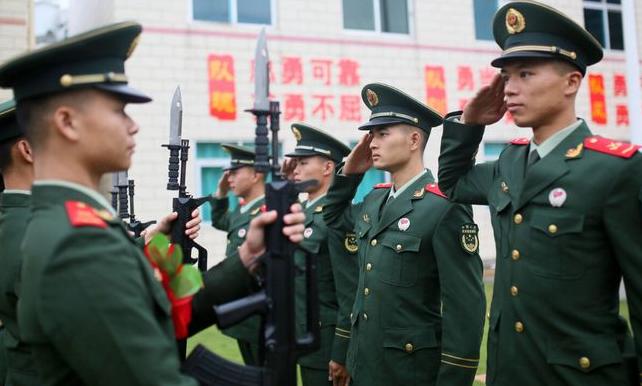 专科生大二去当兵好不好,专科大二去当兵可以一直当嘛