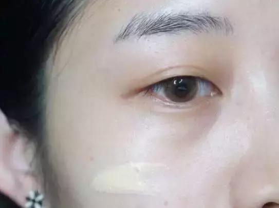 一键磨皮拯救无数卡粉的粉底液,磨皮滤镜粉底液