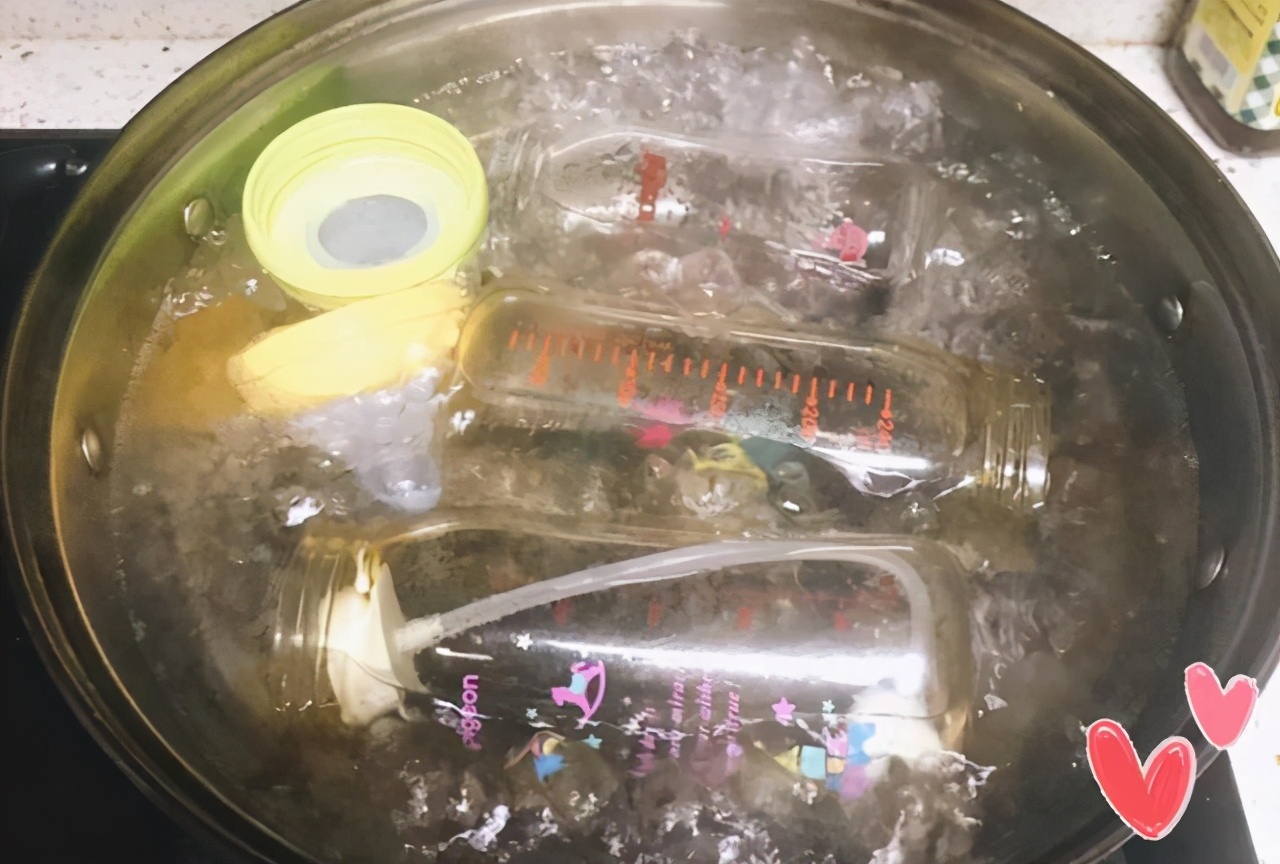 奶瓶清洗不正确孩子生病,奶瓶不洗干净宝宝喝了会怎样