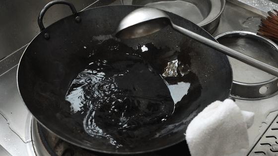 做虎皮鸡爪小火炸还是大火,虎皮鸡爪要不要焯水再炸