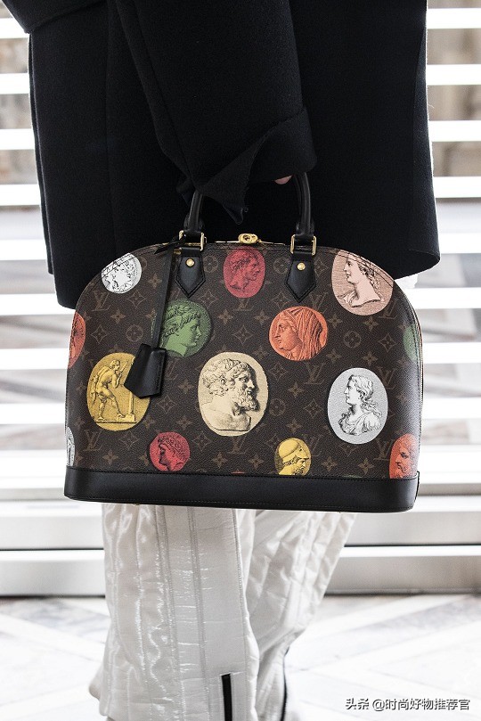 一周新包|莫斯奇诺印象涂鸦、LV古典人像、缪缪铆钉