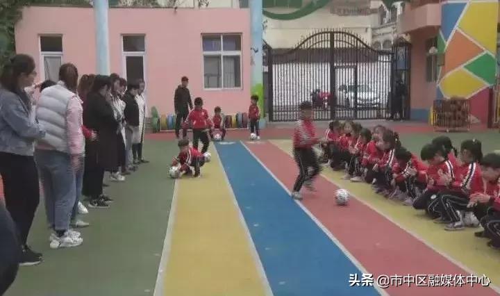 快乐足球幼儿园,快乐足球幼儿园体育活动