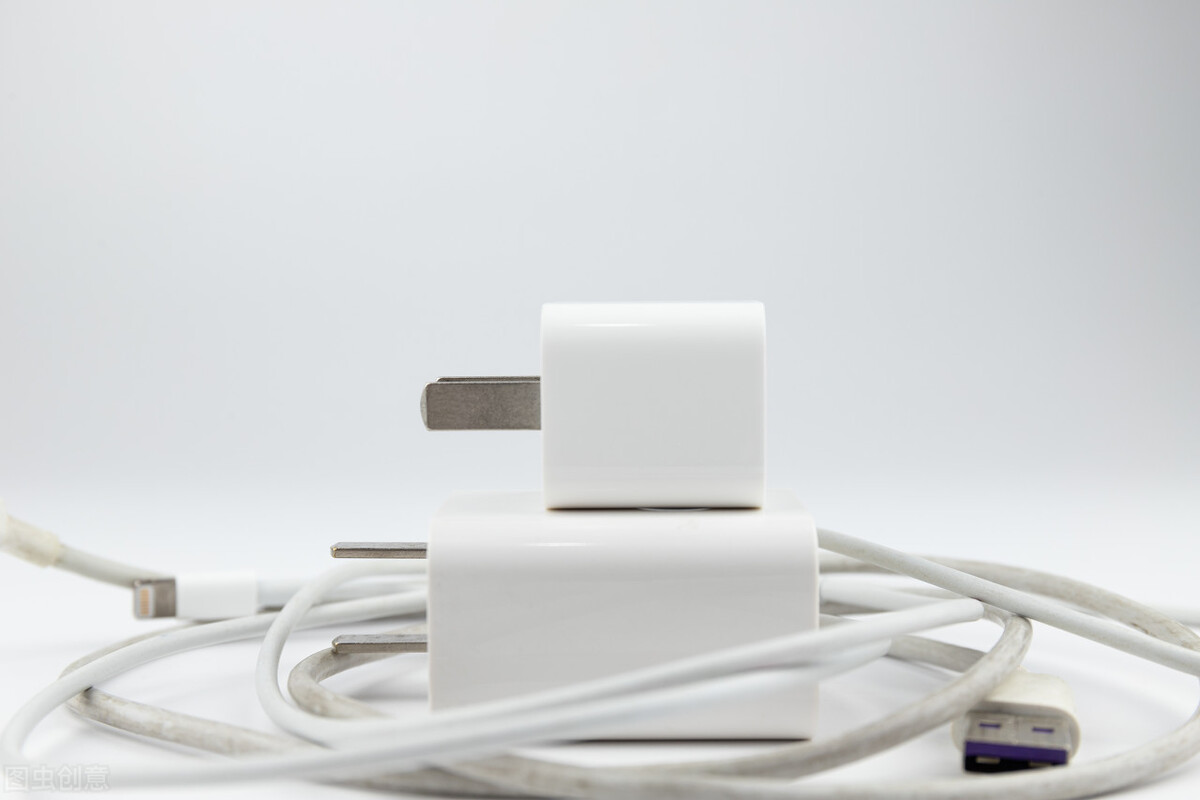 手机充电器发烫是怎么回事,充电器一直发烫有解决办法吗