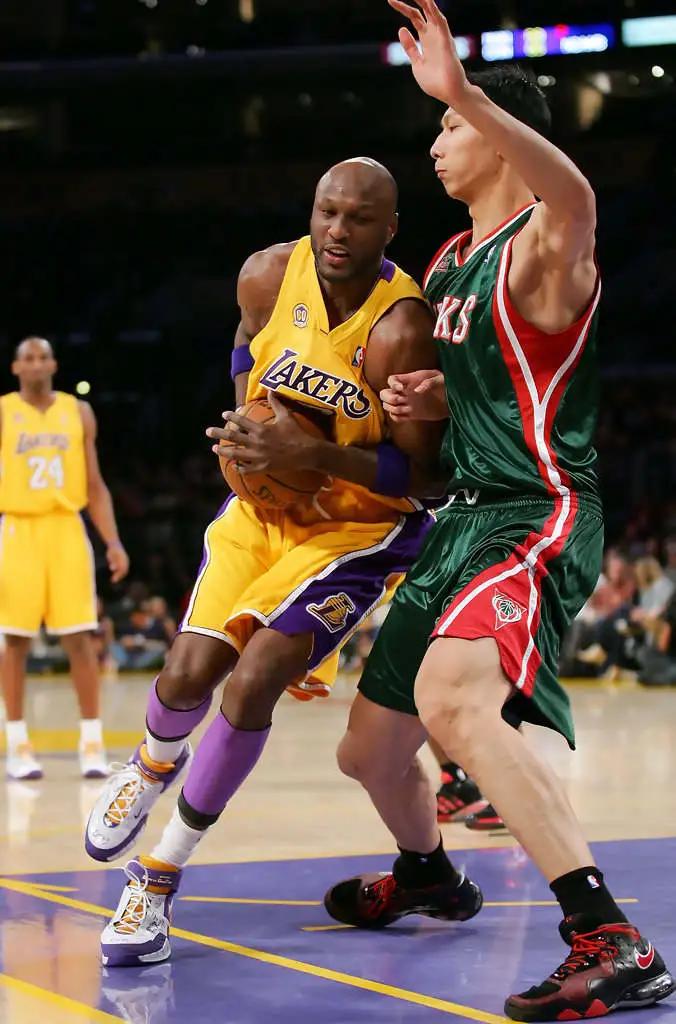 易建联nike篮球签名,nike易建联1代