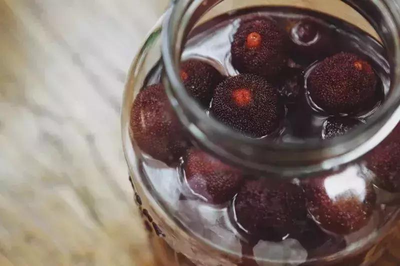 这个季节有了杨梅怎么做杨梅酒,一年一度的杨梅季泡杨梅酒