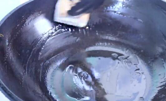 铁锅重新开锅的正确方法不粘锅,铁锅的正确开锅方法不粘锅