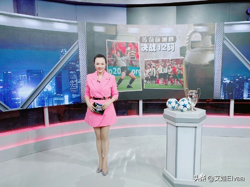 主持人王曦梁连衣裙,王曦梁高跟鞋主持天下足球