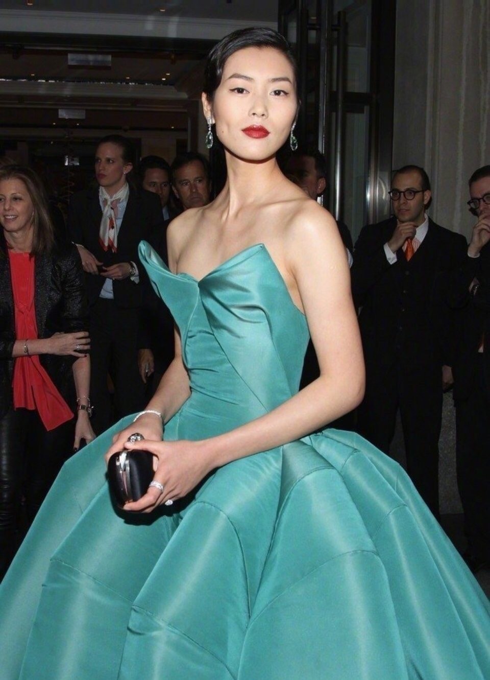 刘雯芭比娃娃的视频,刘雯芭比时尚秀