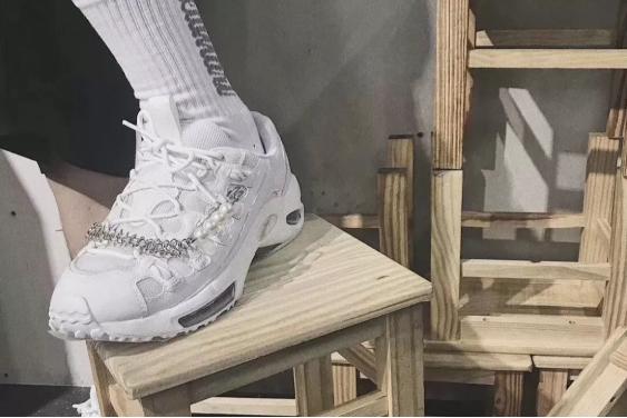 有许多配件的球鞋,如何让你的球鞋看起来更高级