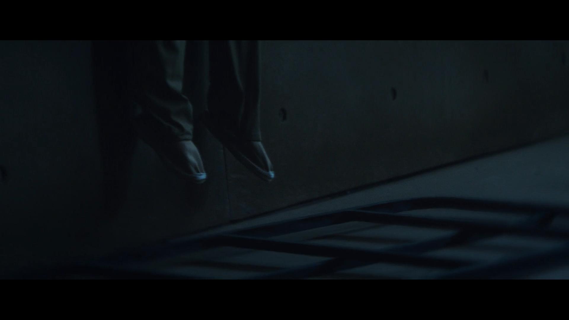 33层监狱顶层的人吃大餐,33层监狱吃饭