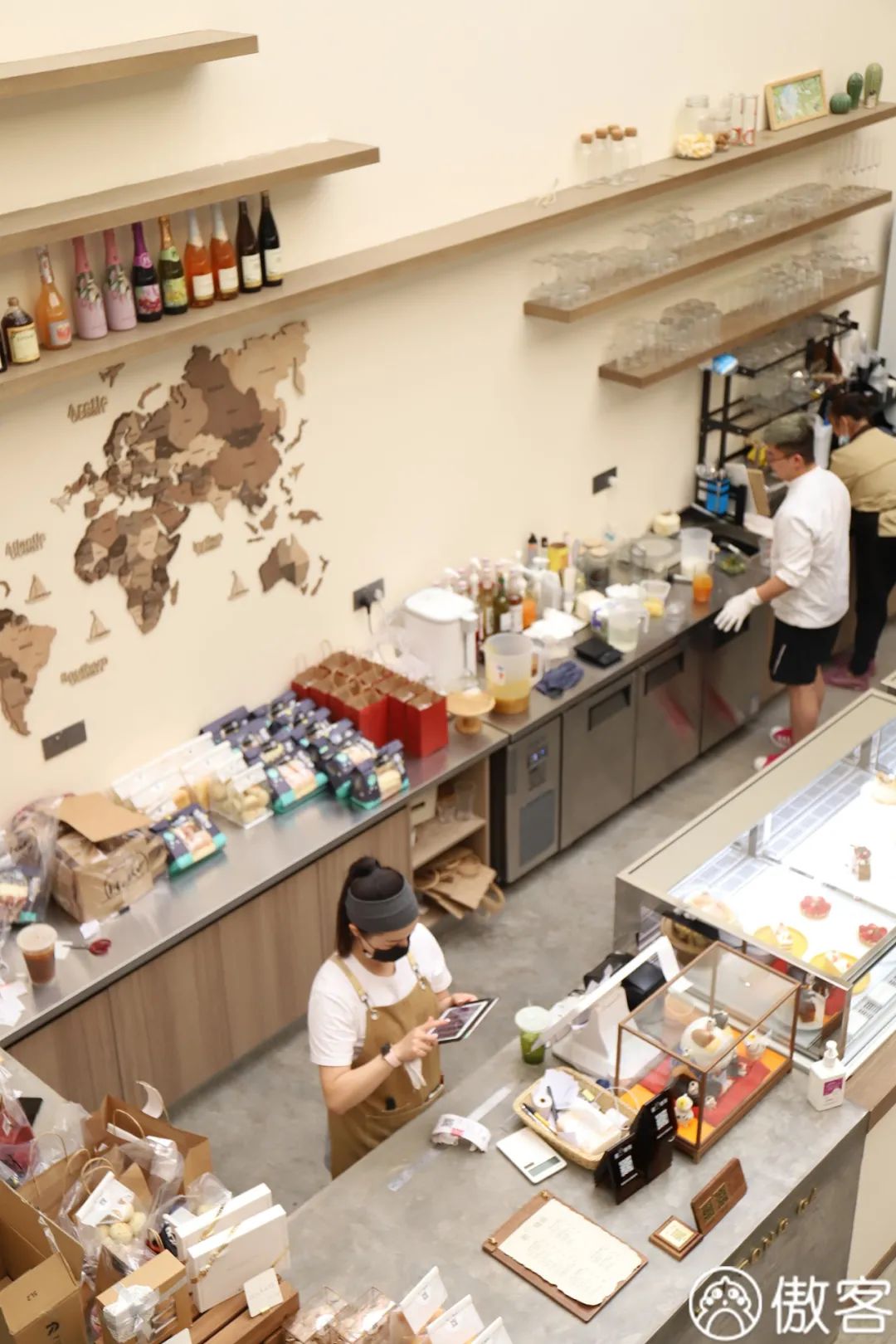 吃完了火遍全网的500㎡甜品店，我们一句话也“骂”不出来