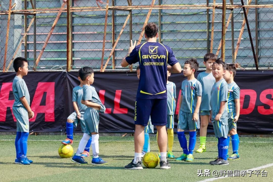 把最纯正意大利足球带来东莞，这个爸爸说足球应该这样学