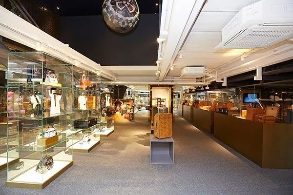 从濒临倒闭到年营收25亿,从濒临倒闭到市值266亿