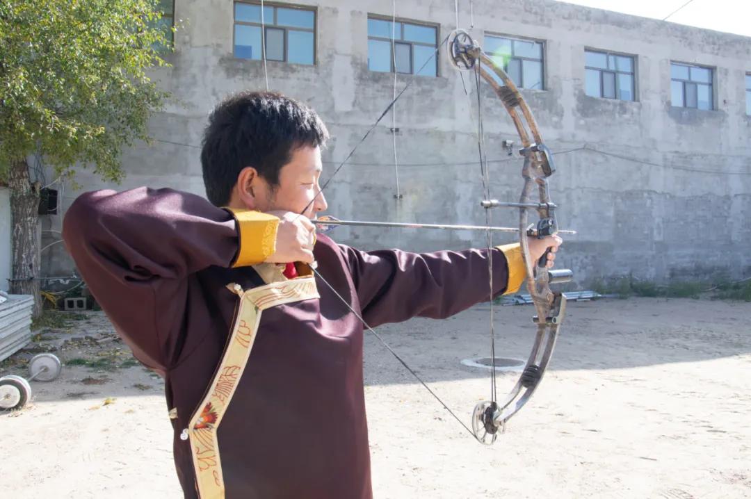 佛经里没有讲，草原上的女人不能搞直播