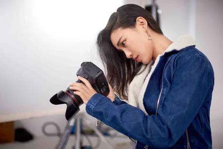 陈漫代言粉红丝带图片,陈漫代言了什么品牌衣服