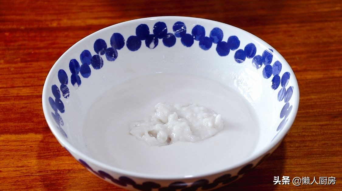 脆皮五花肉蘸料做法,五花肉裹淀粉油炸