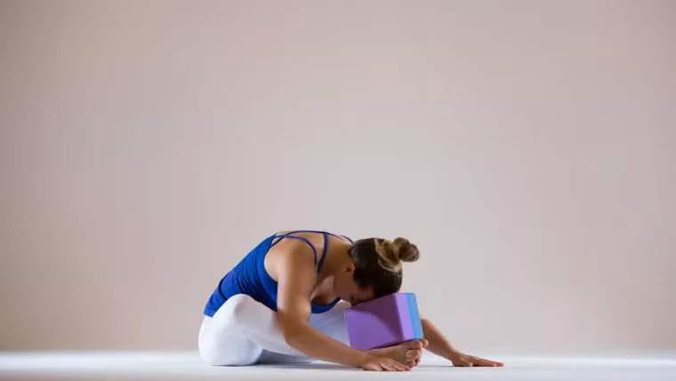 疏通肾和膀胱的瑜伽,膀胱经的养护瑜伽视频